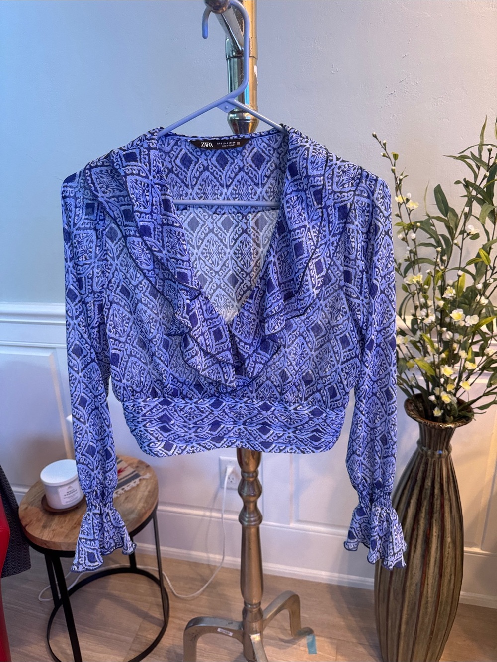 Zara Blue Printed Ruffle V‑Neck Crop Top